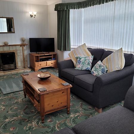 The Hermitage Private Detached Bungalow Villa Rhyl Bagian luar foto