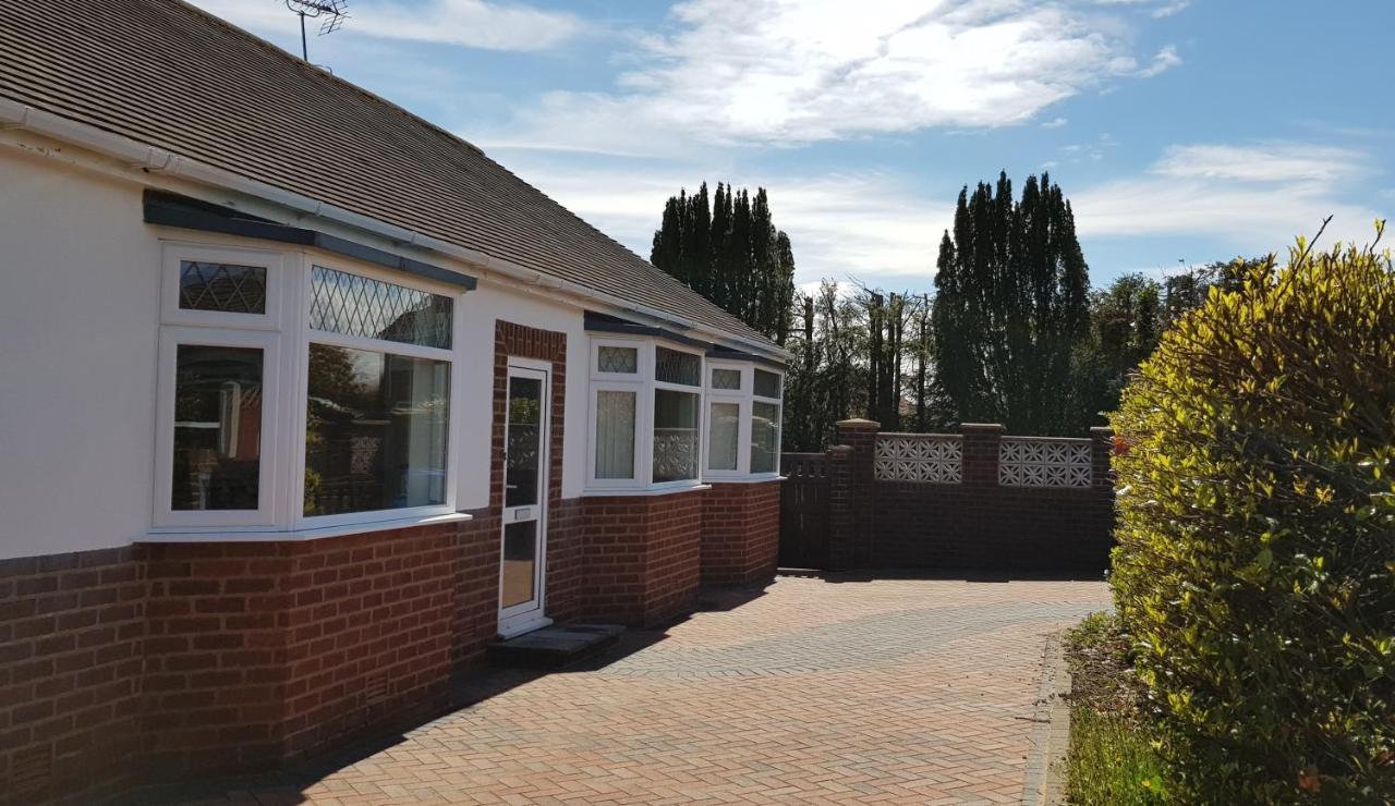 The Hermitage Private Detached Bungalow Villa Rhyl Bagian luar foto