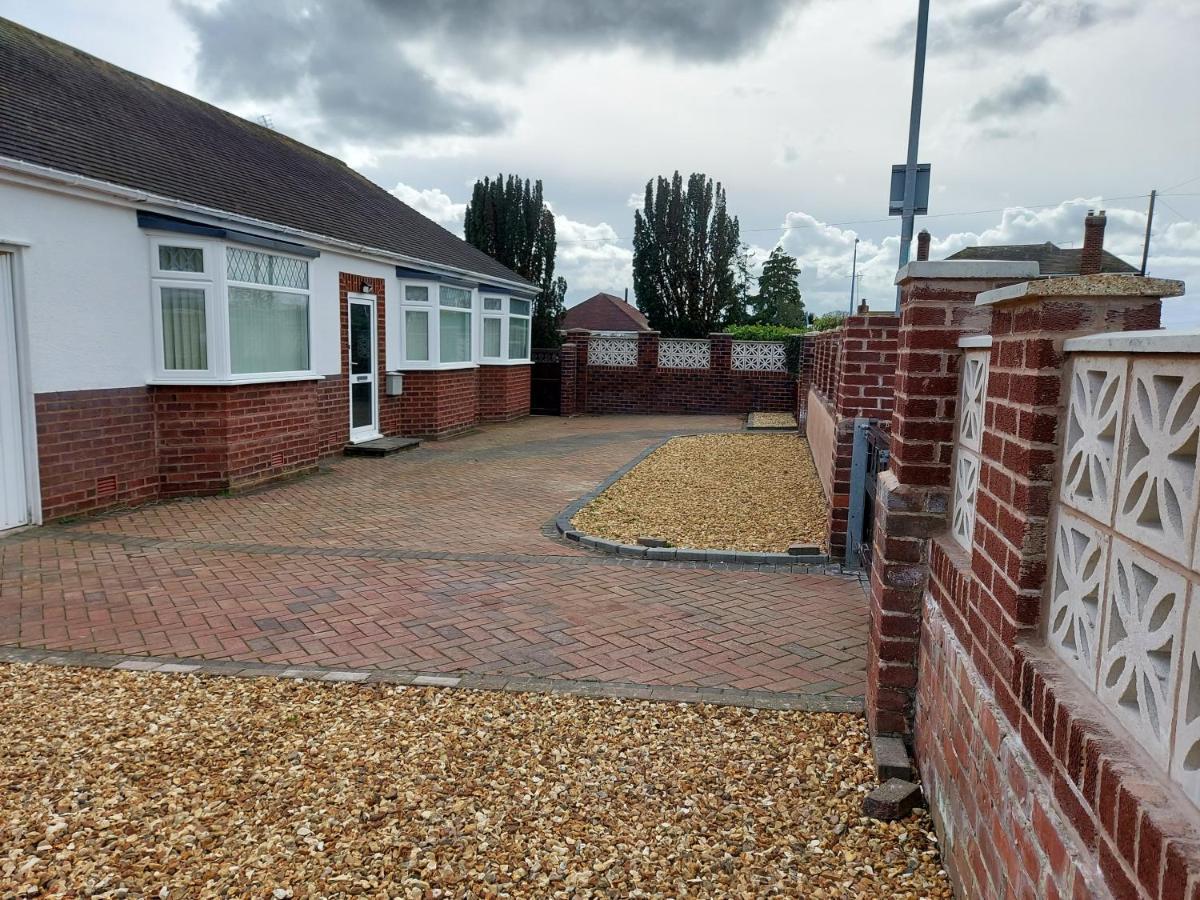 The Hermitage Private Detached Bungalow Villa Rhyl Bagian luar foto