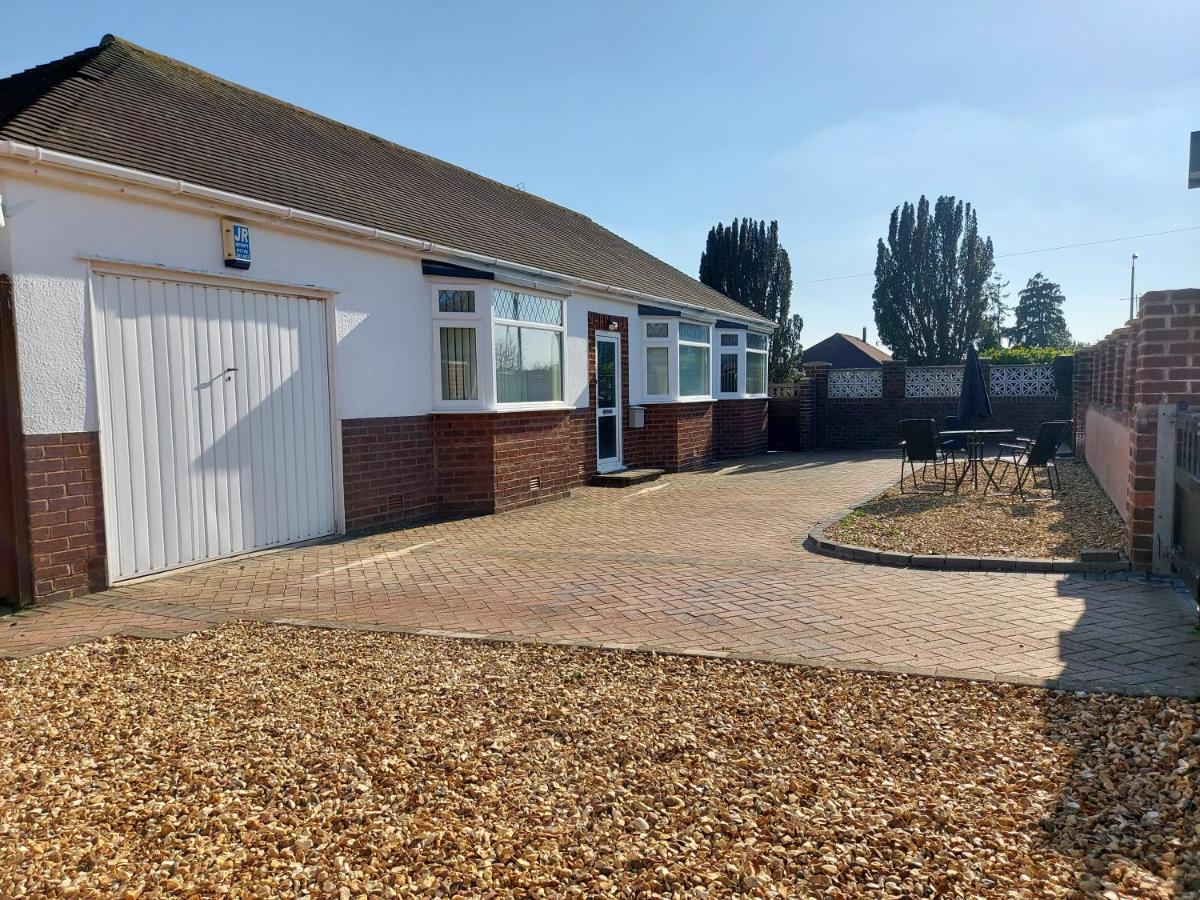 The Hermitage Private Detached Bungalow Villa Rhyl Bagian luar foto