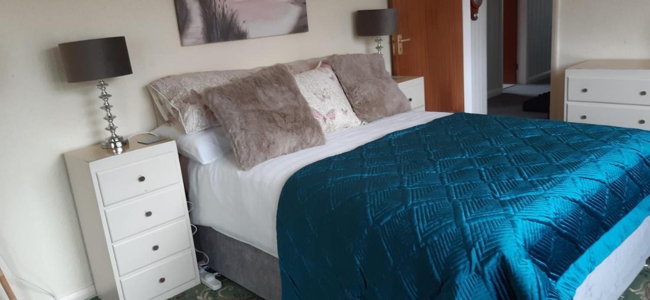 The Hermitage Private Detached Bungalow Villa Rhyl Bagian luar foto