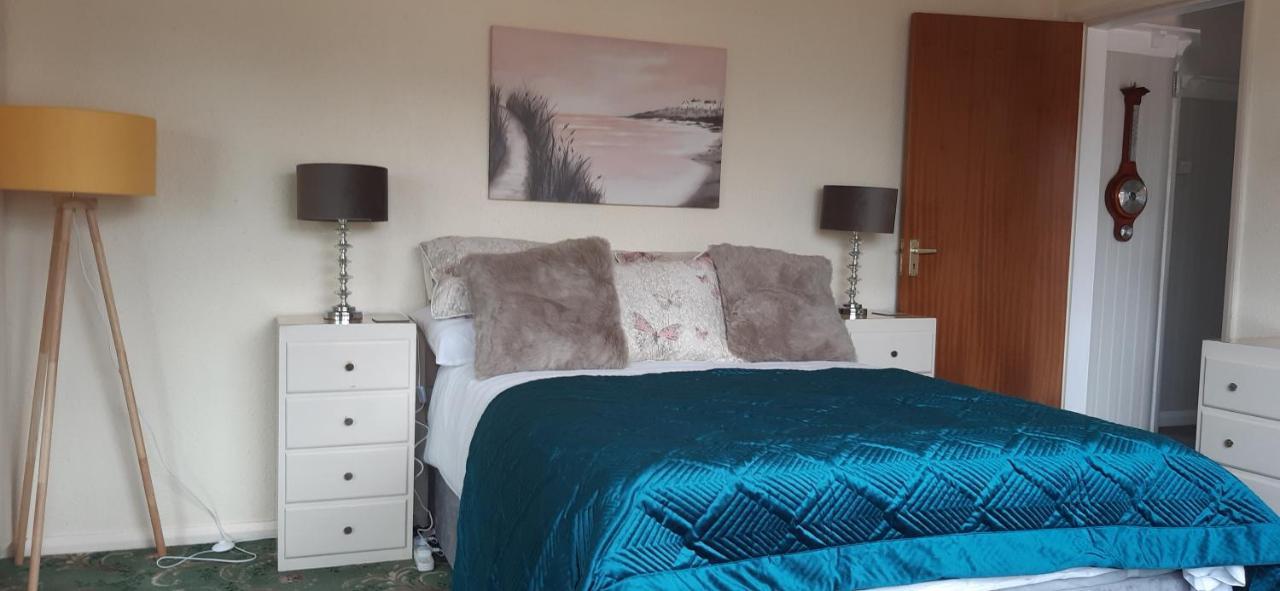The Hermitage Private Detached Bungalow Villa Rhyl Bagian luar foto